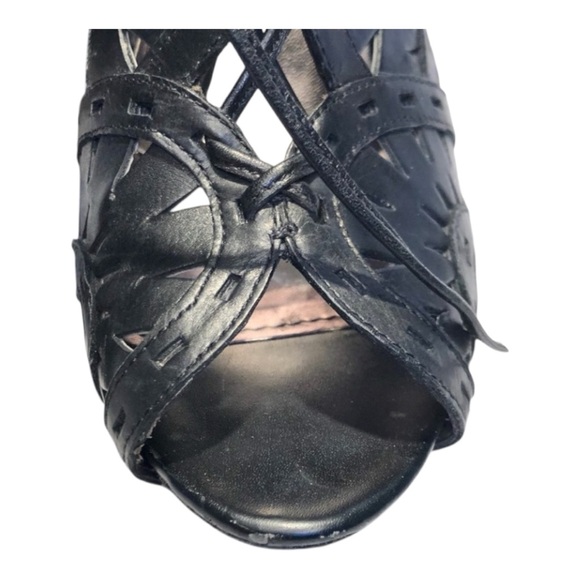 🌿 Vince Camuto Carma cutout booties 
Size 8 - Picture 5 of 8